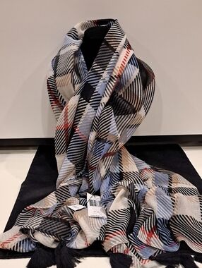 NIB Vera Bradley "Perfectly Plaid" Soft Fringe Scarf. Msrp $45